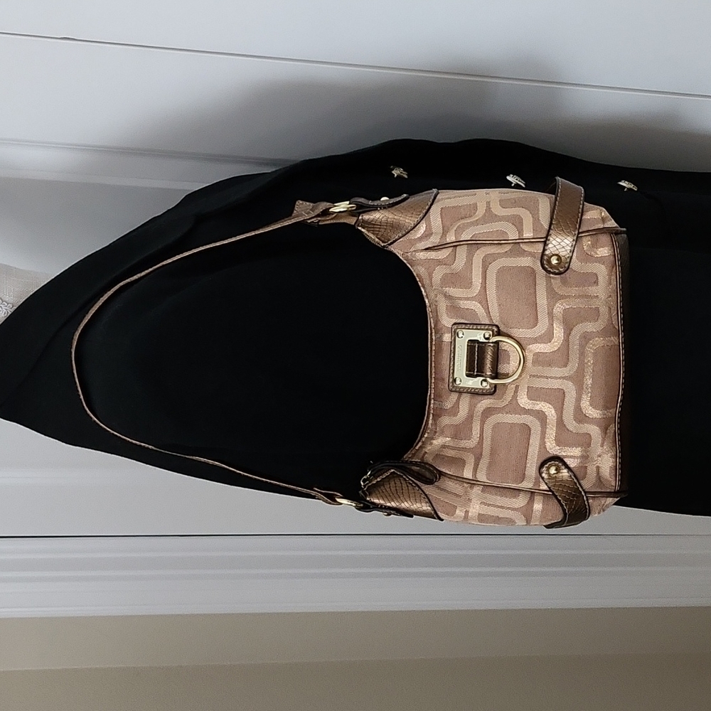TREVISO TAN  SHOULDER BAG IN GREAT CONDITION 6"h×10"w×3.25"d